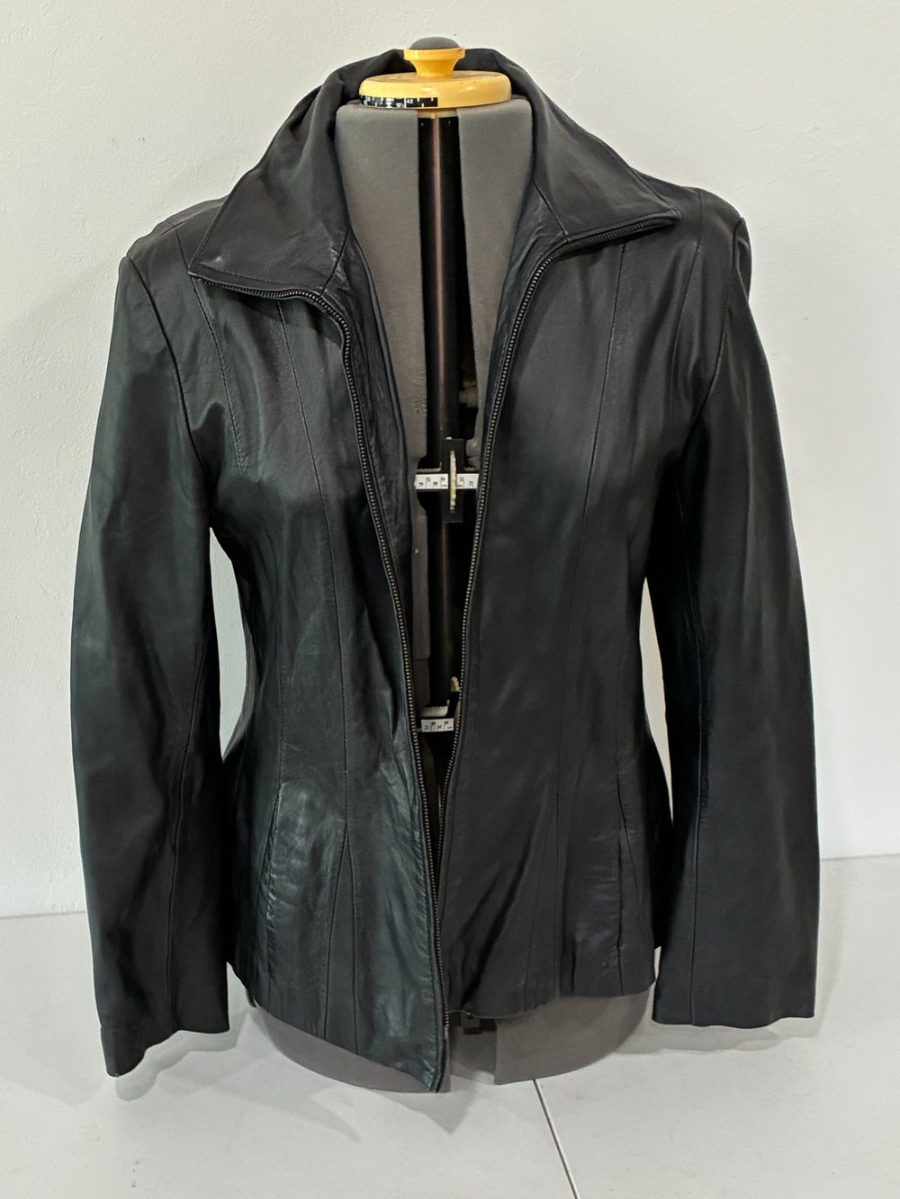 Montee Vintage Black Genuine Leather Jacket Size Large Minimalist Zip Up Coat
